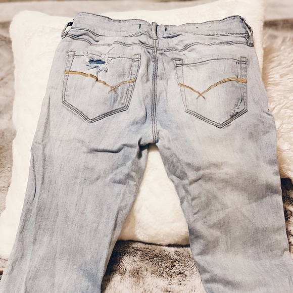 Pacsun Light Wash Ripped Jeans - Picture 2 of 3